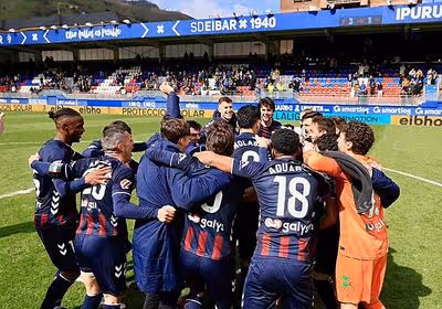 El camino hacia el playoff pasa por el derbi de Anoeta